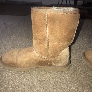 UGGS size 6 can fit a 7💓💓💓